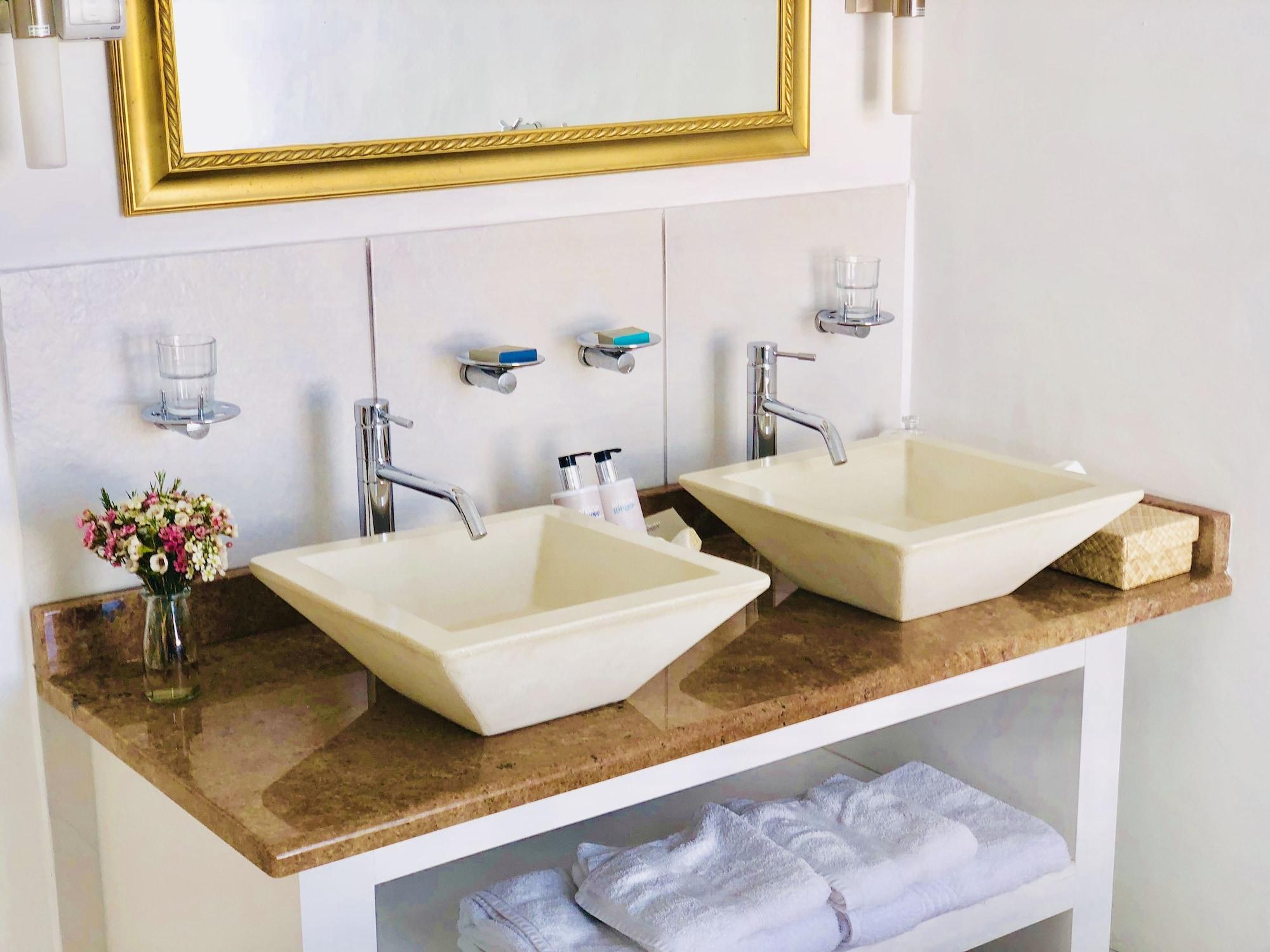 5 Options Guest House Bloubergstrand Extérieur photo