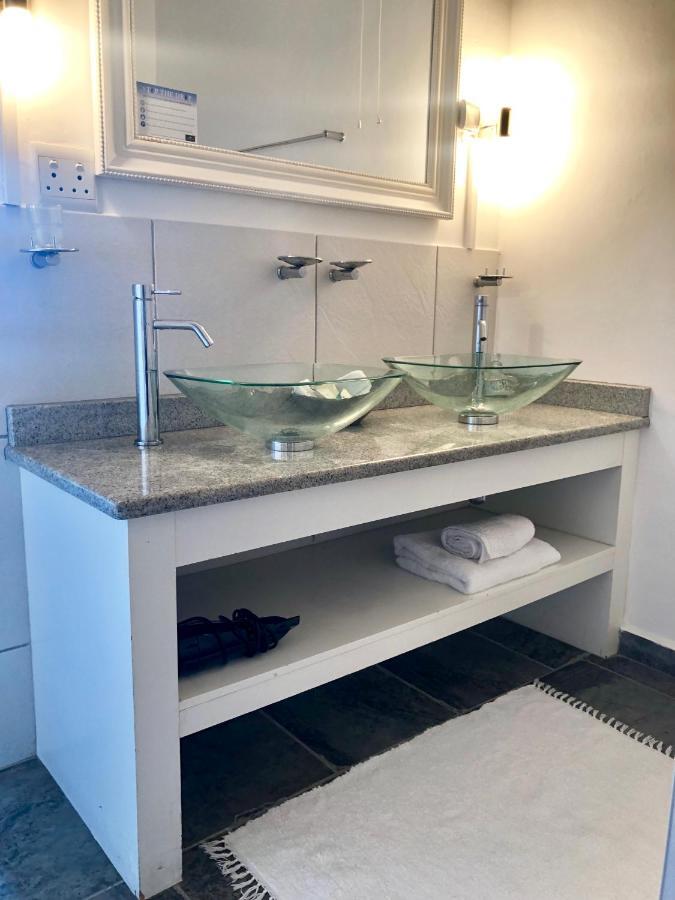 5 Options Guest House Bloubergstrand Extérieur photo