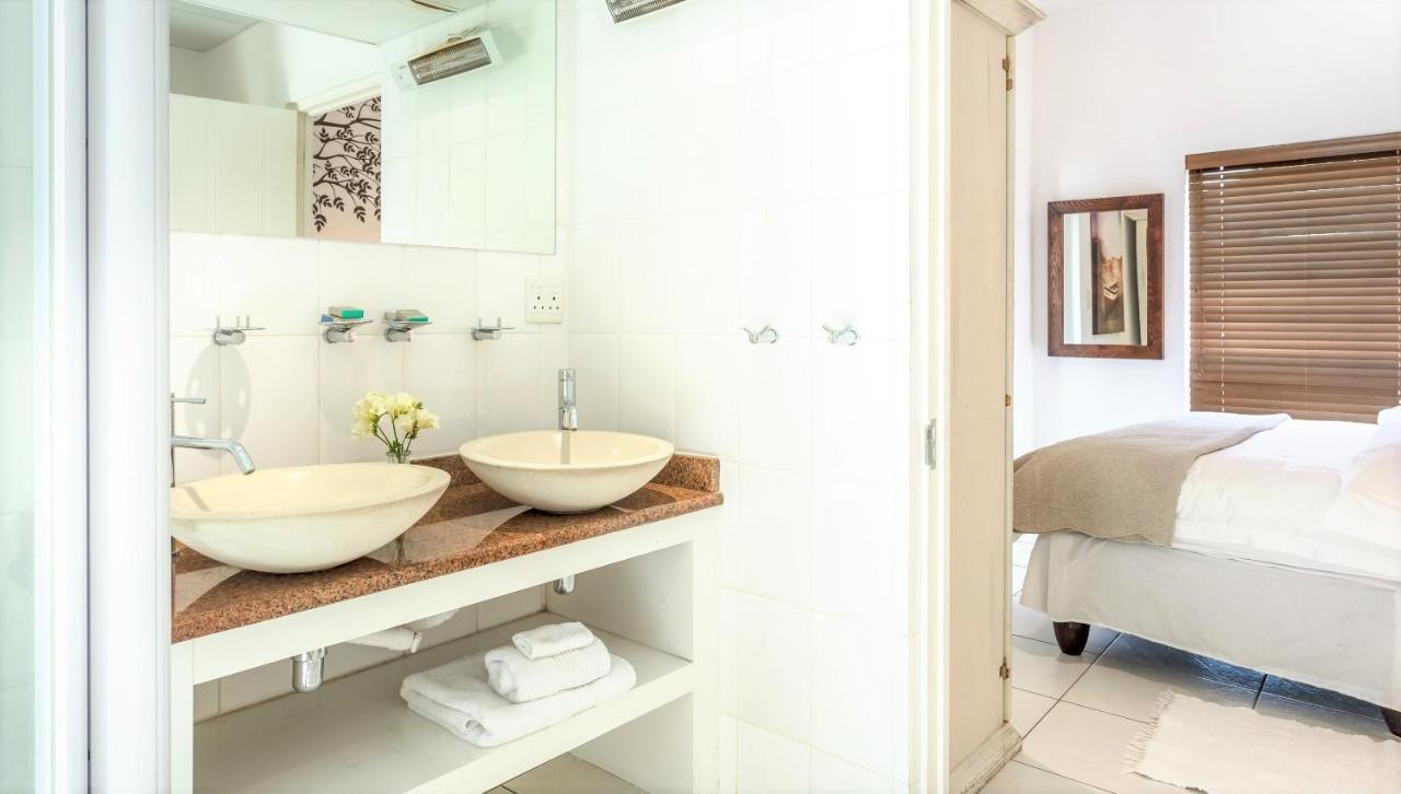 5 Options Guest House Bloubergstrand Extérieur photo